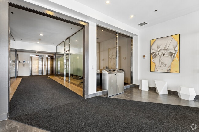 Hall d'entrée - 675 Richmond Street