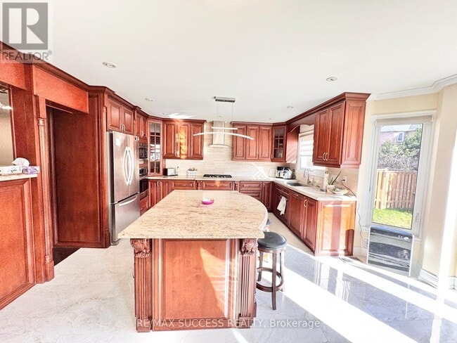 Photo - 5715 Riverdale Crescent