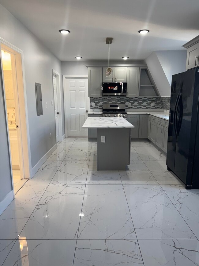 Building Photo - 321 Avenue C Unit 3