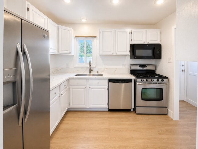 Photo - 917 N Mariposa St Unit 917