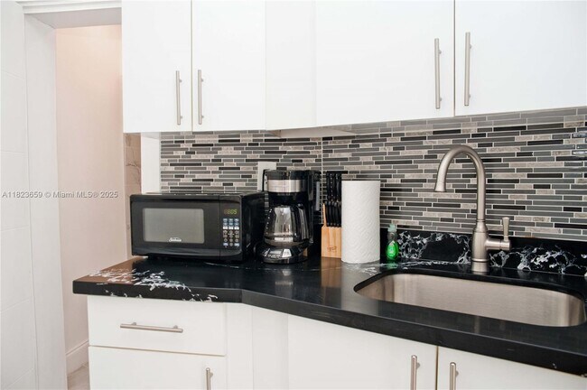 Photo - 4105 N Ocean Dr Unit 1A