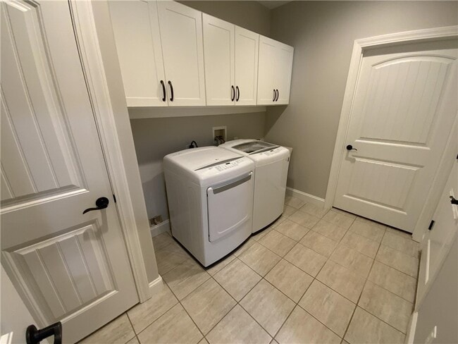 Photo - 210 Meridian Wy