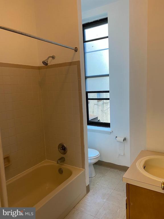 Photo - 1703 W Diamond St Unit 2