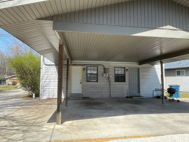 Photo - 531-B N Oak Grove Ave