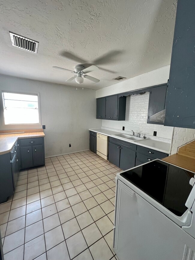 Photo - 429 W Polk St