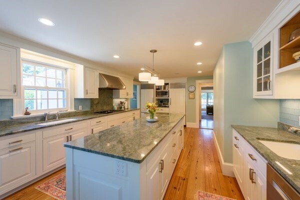 31 Lamberts Cove Rd