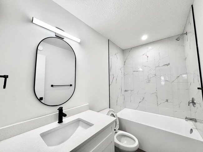Photo - 11315 110a Ave NW Unit 1