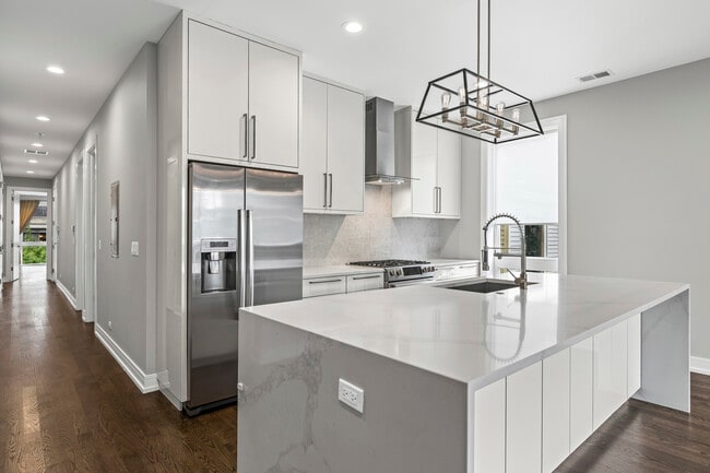 Photo - 2239 W Belmont Ave Unit 2