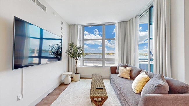 Building Photo - 777 N Ocean Dr Rental