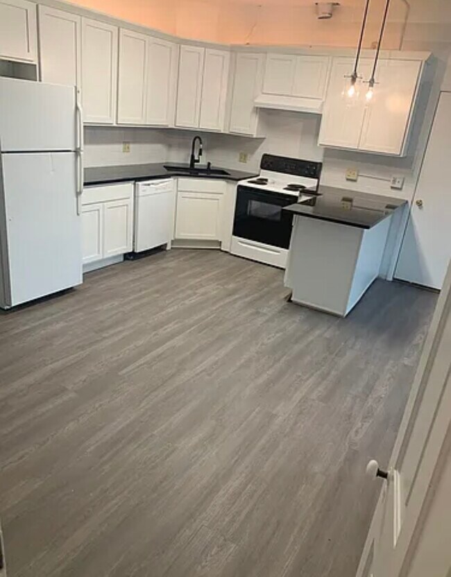 Photo - 140 N Canal St Unit 140-2