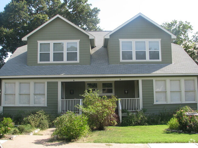 Building Photo - 907 W 30th St Unit A Rental