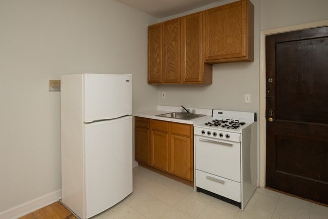 Photo - 1034 W George St Unit J09W