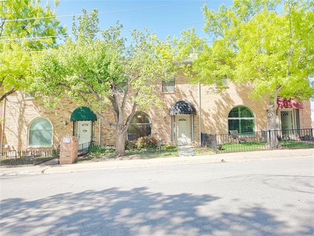 Photo - 422 W Oak St