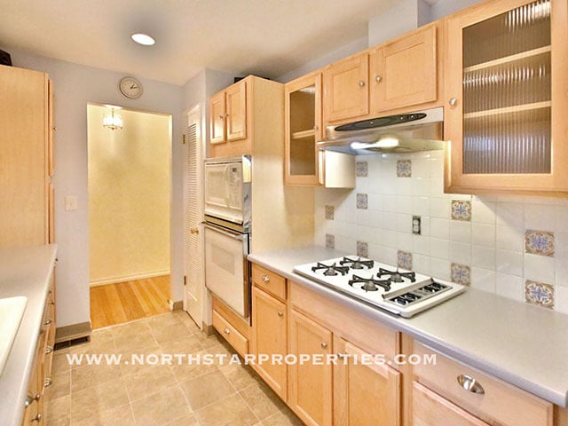 Photo - Great Lake Oswego Home Walking Distance to Everything