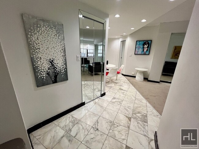 Photo - E 47 st Unit 8