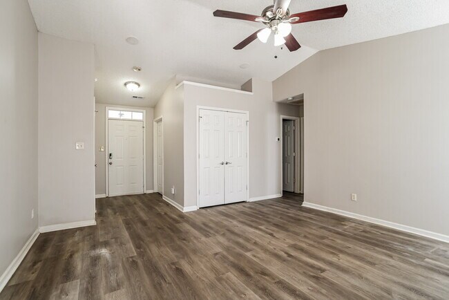 Photo - 1610 Royal Tree Ct