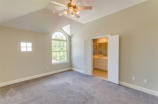 Photo - 612 E 38th St