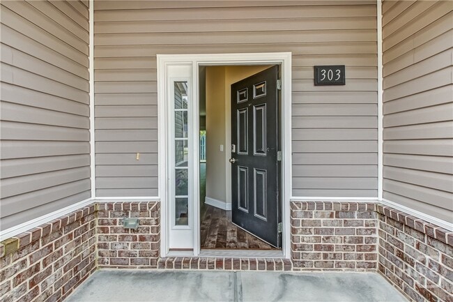 Photo - 303 Ferguson Ln