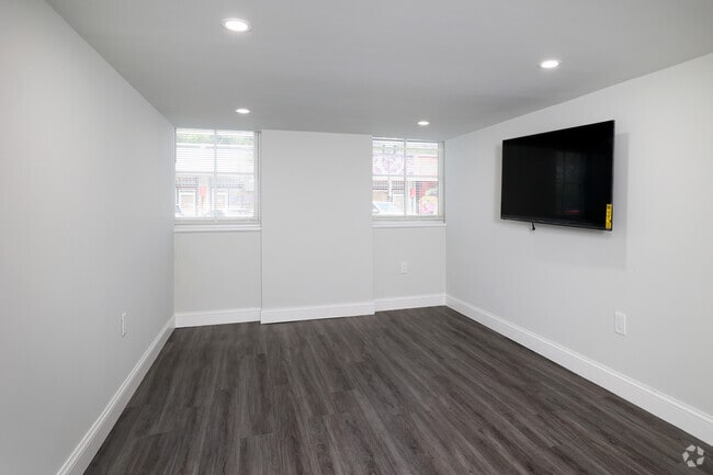 BR,1BA - 1000SF - Living Room