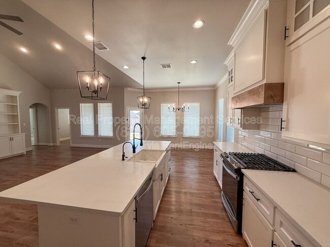 Photo - 801 N 5th St