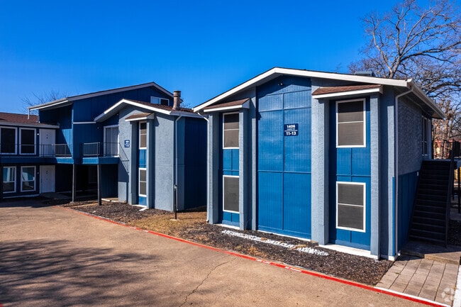 Building Photo - Treehouse Apartments