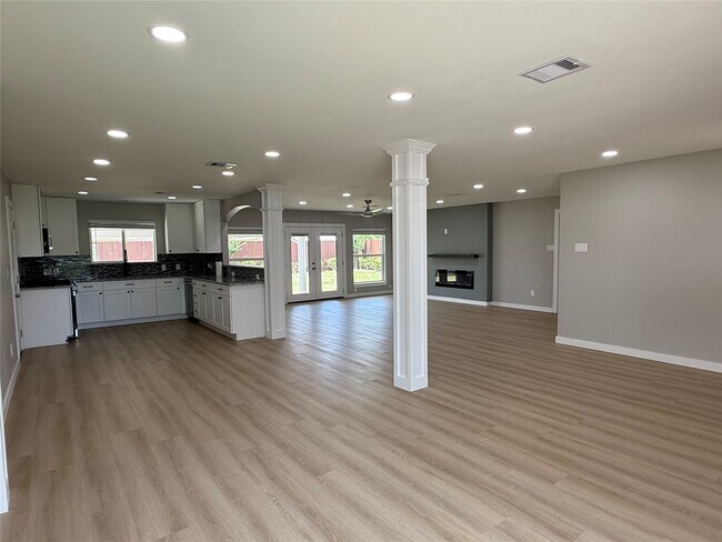 Photo - 8303 Fawndale Ln