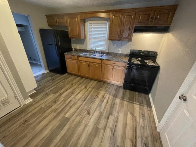 Photo - 821 New Hampshire Ave