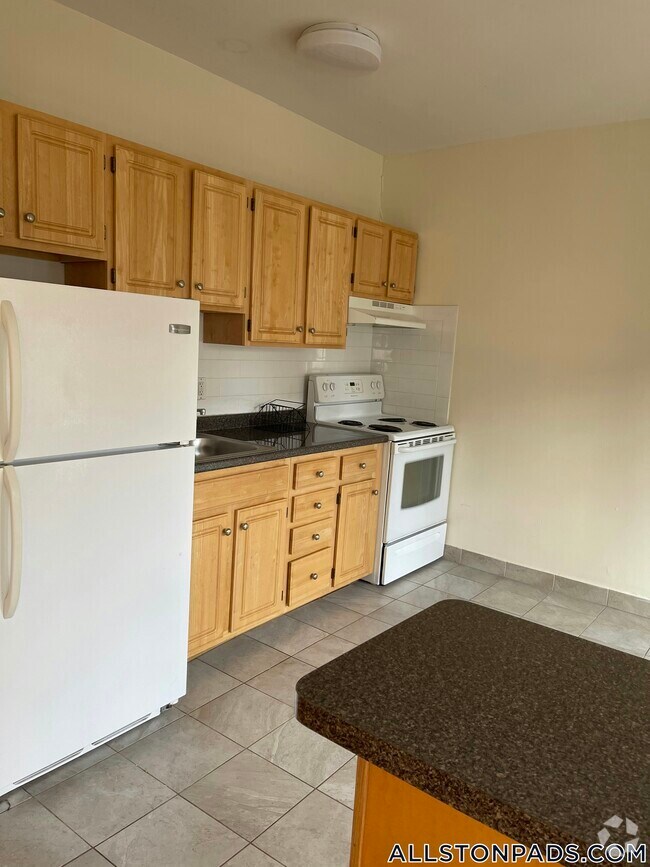Building Photo - 1137 Commonwealth Ave Rental