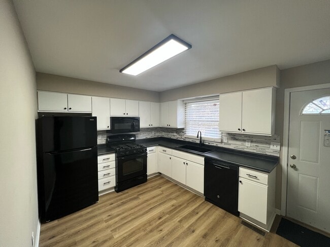 Photo - 111 Colonial Pkwy