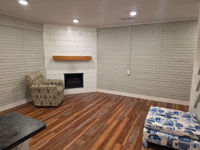 Photo - 2215 Reservoir St