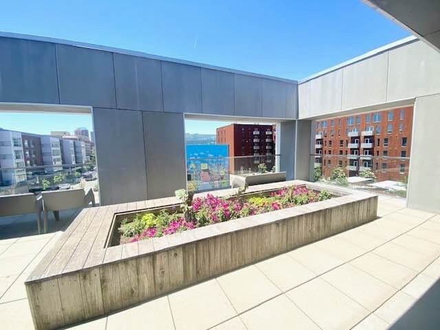 Photo - 350 E Locust St