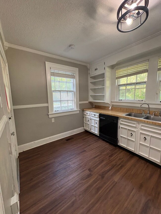 783 Sanders Rd