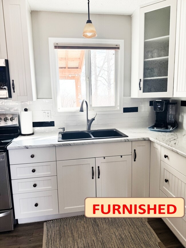 Photo - 9103-996A 96A Ave