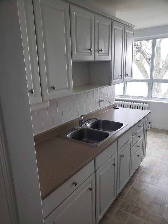 Photo - 108 Kempenfelt Dr