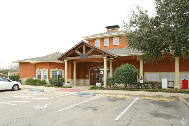 Oficina de arrendamiento - Riverside Meadows