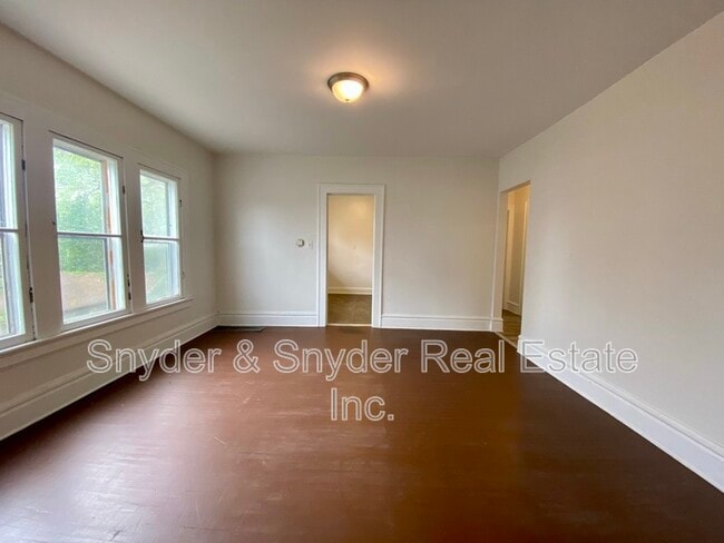 Photo - 400 Cloverdale Ave
