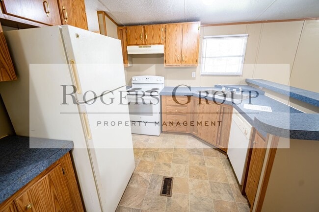 Photo - 671 Regina Ln