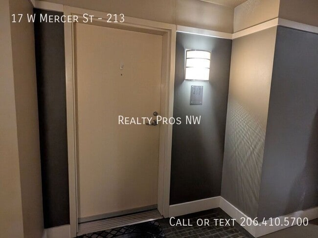 17 W Mercer St