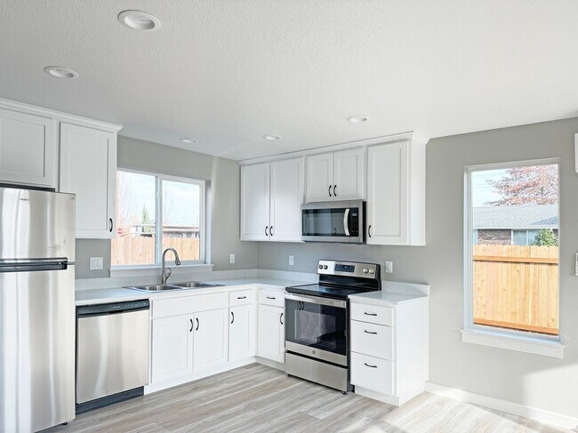 Photo - 18th811-813 Unit 18th811