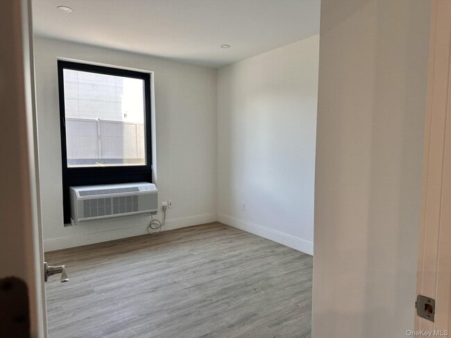 Photo - 362 W Merrick Rd Unit 105