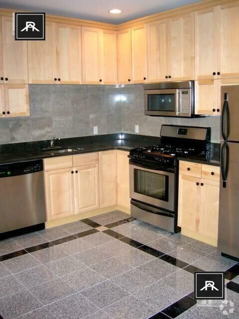 Building Photo - 3 bedroom in Brookline MA 02446 Unit 2 Rental
