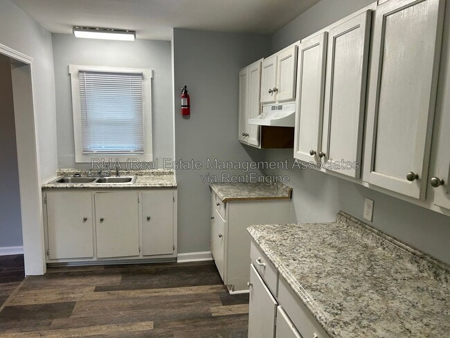 Photo - 631 W Poplar St Unit B
