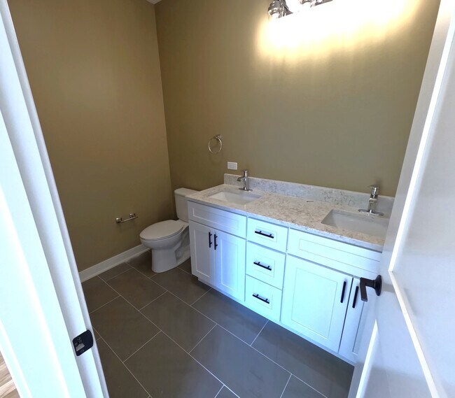 Photo - 2008 W 21st St