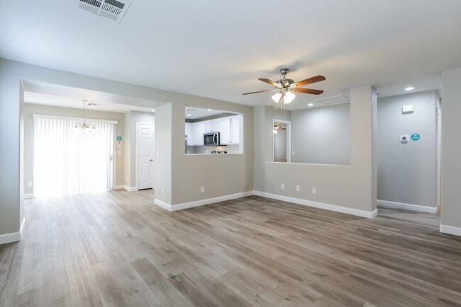 Photo - 11738 Magliana St