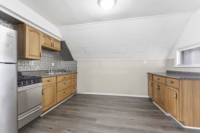 Photo - 332 Goddard Rd