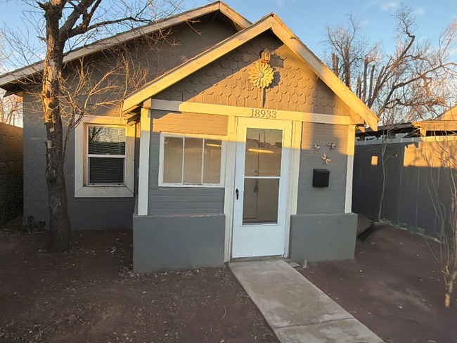 Photo - 18933 Main St