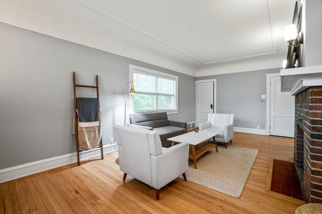 Photo - Rare quality UWM Flat , Walk to Campus!