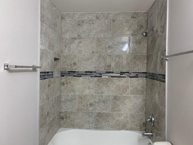 671 W Division St Unit #C