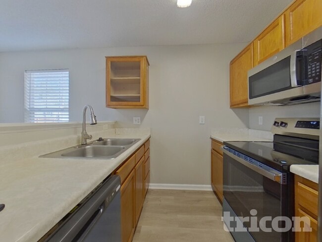 Photo - 3740 Longview Dr