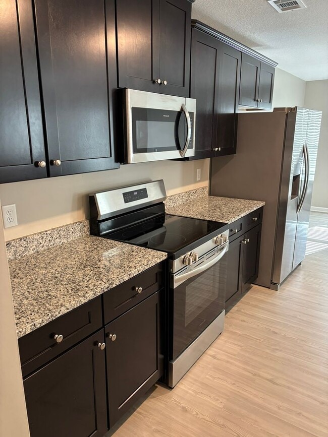 Photo - Beautiful home located in a culdesac.